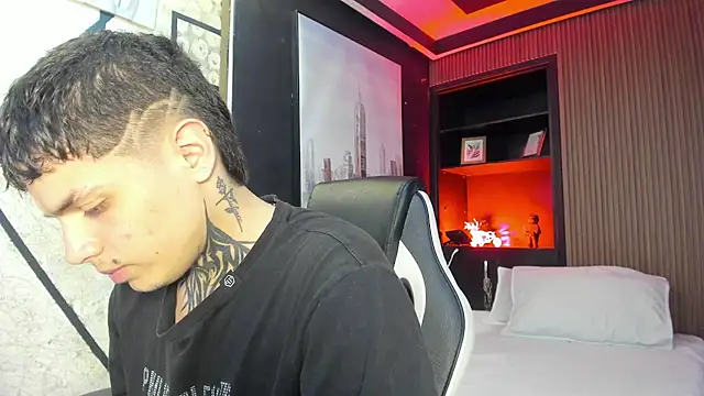 Snapshot of Declan-Fox chatting on 09-28-25, 03:56 Declan-Fox online show from 09-28-25, 03:56