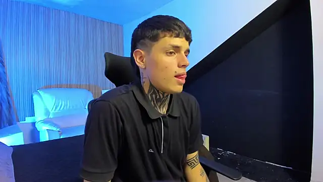 Snapshot of Declan-Fox chatting on 09-30-25, 03:55 Declan-Fox online show from 09-30-25, 03:55