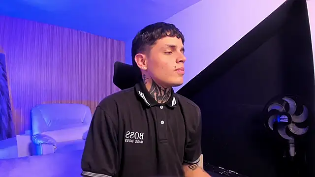 Snapshot of Declan-Fox chatting on 10-02-25, 03:57 Declan-Fox online show from 10-02-25, 03:57