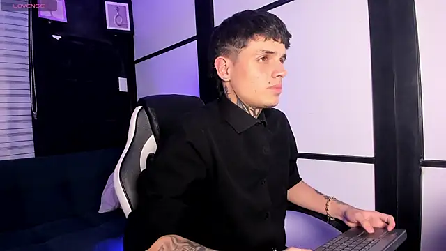 Snapshot of Declan-Fox chatting on 10-03-25, 08:17 Declan-Fox online show from 10-03-25, 08:17