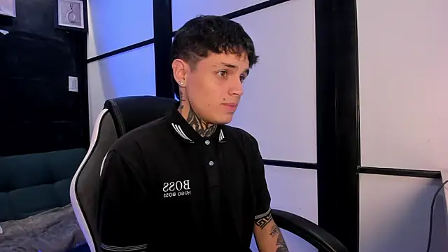 Snapshot of Declan-Fox chatting on 10-05-25, 12:14 Declan-Fox online show from 10-05-25, 12:14