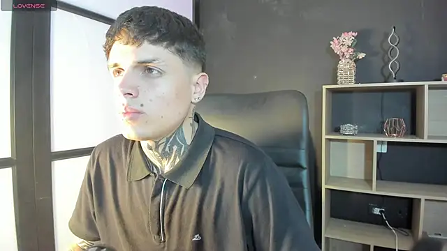 Snapshot of Declan-Fox chatting on 10-16-25, 05:19 Declan-Fox online show from 10-16-25, 05:19