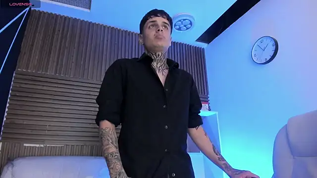 Snapshot of Declan-Fox chatting on 10-17-25, 12:01 Declan-Fox online show from 10-17-25, 12:01