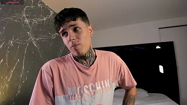 Snapshot of Declan-Fox chatting on 10-20-25, 04:13 Declan-Fox online show from 10-20-25, 04:13