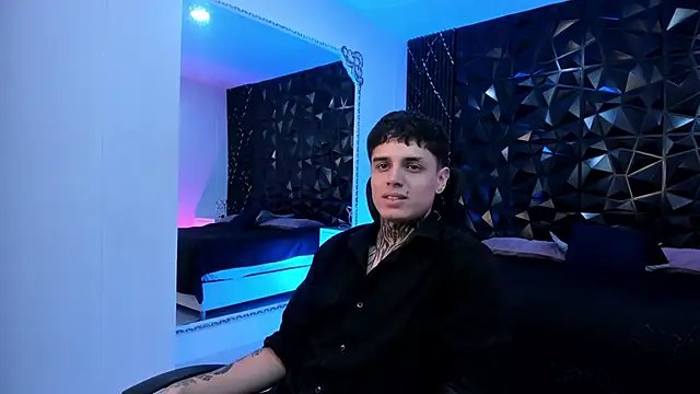 Snapshot of Declan-Fox chatting on 10-22-25, 04:46 Declan-Fox online show from 10-22-25, 04:46