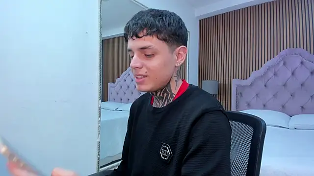 Snapshot of Declan-Fox chatting on 10-25-25, 04:31 Declan-Fox online show from 10-25-25, 04:31