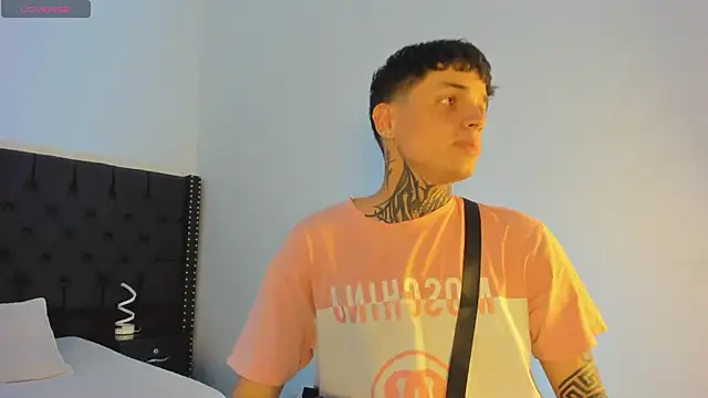 Snapshot of Declan-Fox chatting on 11-02-25, 05:10 Declan-Fox online show from 11-02-25, 05:10