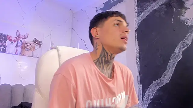 Snapshot of Declan-Fox chatting on 11-06-25, 04:13 Declan-Fox online show from 11-06-25, 04:13