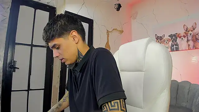 Snapshot of Declan-Fox chatting on 11-09-25, 04:11 Declan-Fox online show from 11-09-25, 04:11