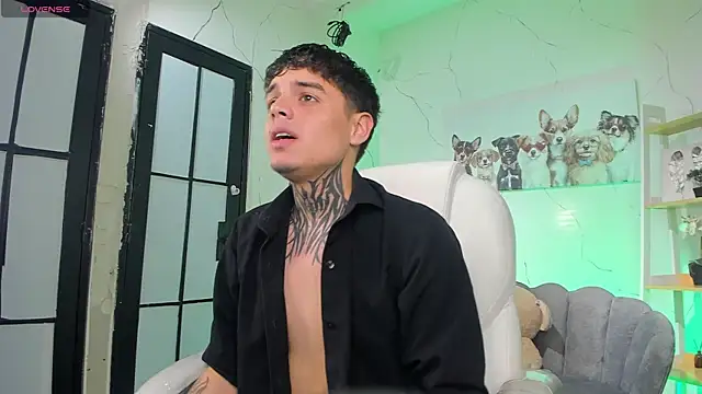 Snapshot of Declan-Fox chatting on 11-10-25, 05:39 Declan-Fox online show from 11-10-25, 05:39