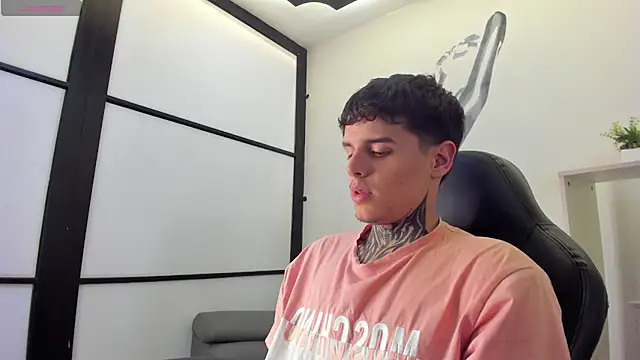 Snapshot of Declan-Fox chatting on 11-12-25, 05:08 Declan-Fox online show from 11-12-25, 05:08