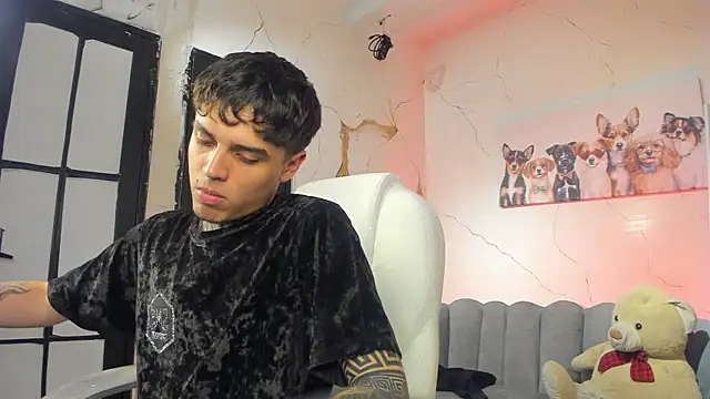 Snapshot of Declan-Fox chatting on 11-14-25, 04:44 Declan-Fox online show from 11-14-25, 04:44