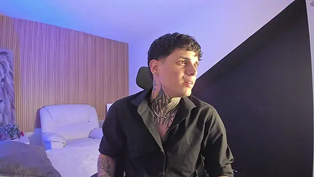 Snapshot of Declan-Fox chatting on 11-25-25, 05:18 Declan-Fox online show from 11-25-25, 05:18