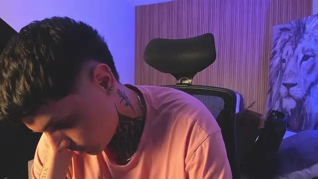 Snapshot of Declan-Fox chatting on 11-26-25, 04:46 Declan-Fox online show from 11-26-25, 04:46