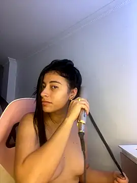 Isabella Montoya online show from 10-07-25, 02:25