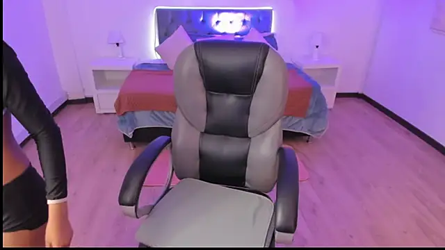 Sofia collen  online show from 12-04-25, 08:50