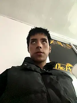 Snapshot of EstivenSallas chatting on 11-18-25, 02:17 EstivenSallas online show from 11-18-25, 02:17