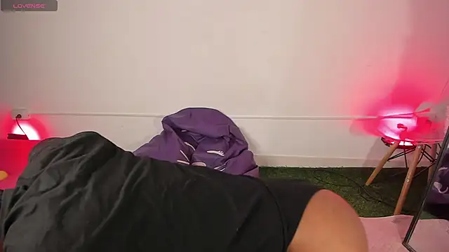 Snapshot of EstivenSallas chatting on 11-26-25, 04:02 EstivenSallas online show from 11-26-25, 04:02