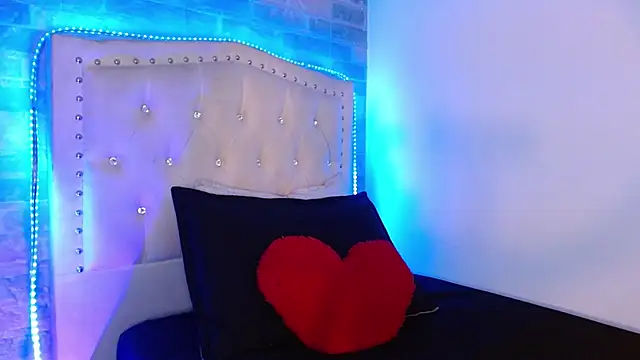 oliviarichard  online show from 11-13-25, 05:23