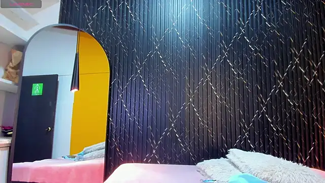 Snapshot of Miss_Ariaa chatting on 10-08-25, 11:30 Miss Ariaa online show from 10-08-25, 11:30