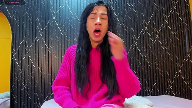 Snapshot of Miss_Ariaa chatting on 10-12-25, 12:48 Miss Ariaa online show from 10-12-25, 12:48