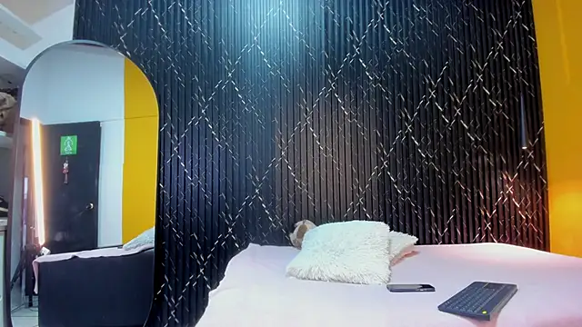 Snapshot of Miss_Ariaa chatting on 11-05-25, 11:32 Miss Ariaa online show from 11-05-25, 11:32