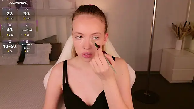 Snapshot of SallyPinkman chatting on 09-21-25, 09:11 SallyPinkman online show from 09-21-25, 09:11