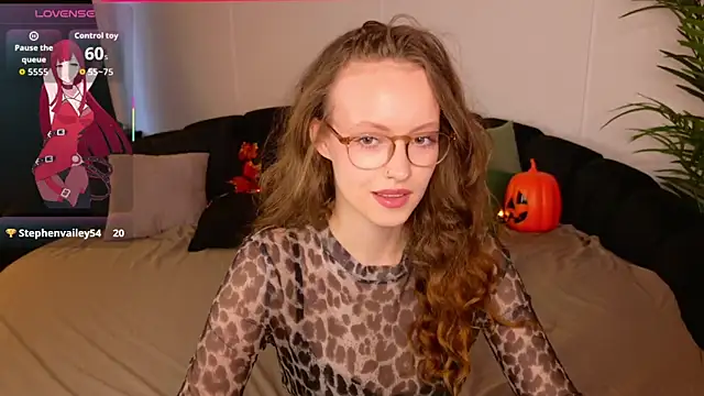 Snapshot of SallyPinkman chatting on 10-21-25, 02:07 SallyPinkman online show from 10-21-25, 02:07