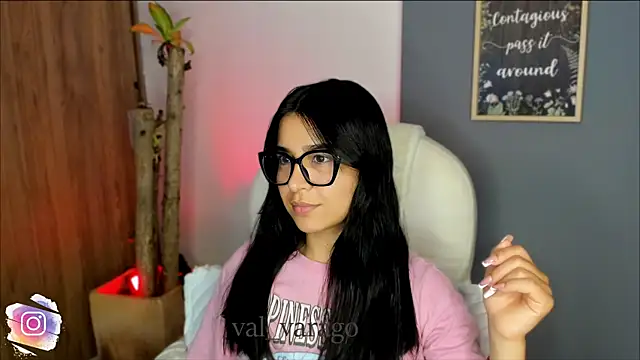 Snapshot of val_varago chatting on 11-03-25, 02:24 val varago online show from 11-03-25, 02:24