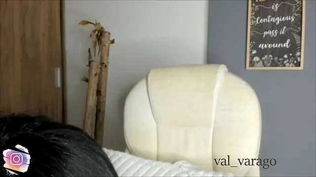 Snapshot of val_varago chatting on 06-10-26, 12:22 val varago online show from 06-10-26, 12:22