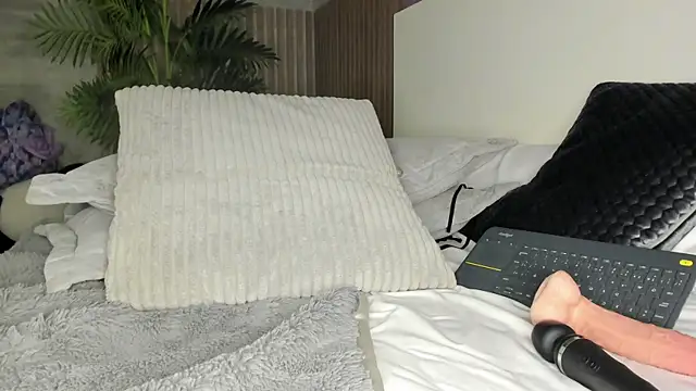 Amber Santana online show from 04-11-26, 07:45