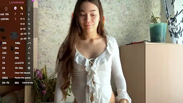 Snapshot of Cuteviola chatting on 04-21-26, 12:56 Cuteviola online show from 04-21-26, 12:56