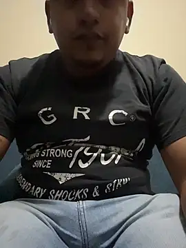 Snapshot of dannybs05 chatting on 11-17-25, 01:33 dannybs05 online show from 11-17-25, 01:33