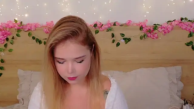 Lilith Bonheur online show from 10-23-25, 08:07