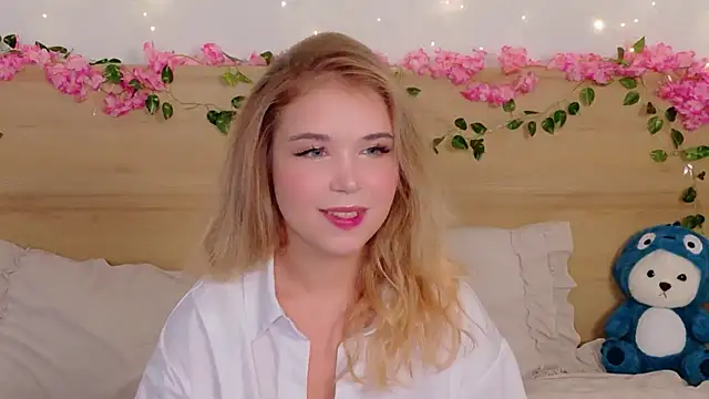 Lilith Bonheur online show from 10-25-25, 10:26