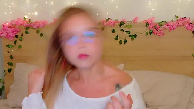 Lilith Bonheur online show from 11-08-25, 09:24