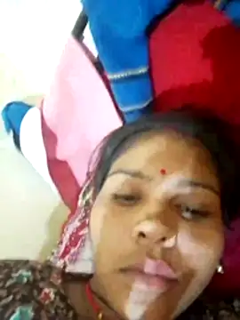 Snapshot of Sort_xr12 chatting on 10-31-25, 11:06 Sort xr12 online show from 10-31-25, 11:06