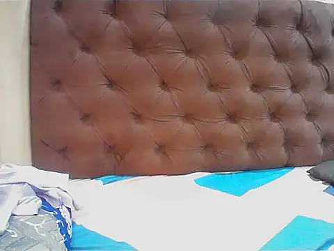 Snapshot of short_girl_ chatting on 10-15-25, 04:29 short girl online show from 10-15-25, 04:29