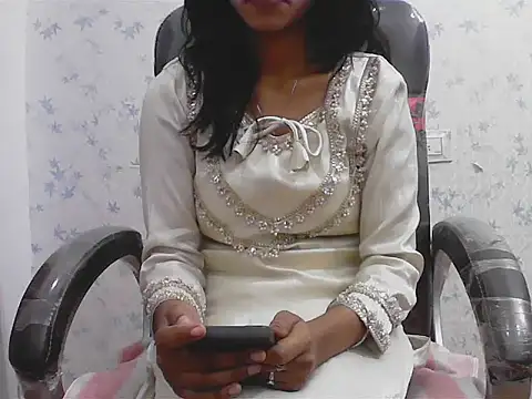 short girl  online show from 04-10-26, 04:33