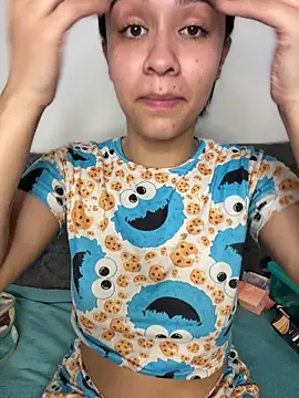 Snapshot of Isabella-Teen chatting on 12-14-25, 02:06 Isabella-Teen online show from 12-14-25, 02:06