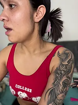 Snapshot of Isabella-Teen chatting on 12-18-25, 02:06 Isabella-Teen online show from 12-18-25, 02:06