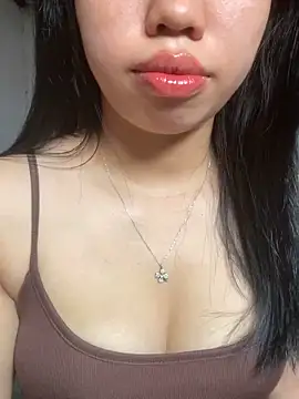 Snapshot of Rose-babyx chatting on 06-15-26, 02:14 Rose-babyx online show from 06-15-26, 02:14