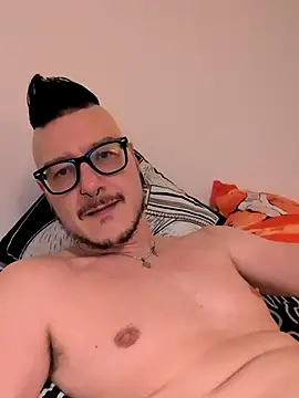 Snapshot of cruiserpup chatting on 12-22-25, 06:38 cruiserpup online show from 12-22-25, 06:38