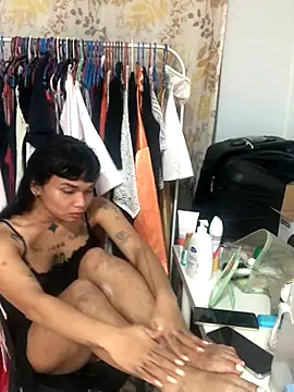 Snapshot of estradiolist chatting on 10-21-25, 12:28 estradiolist online show from 10-21-25, 12:28