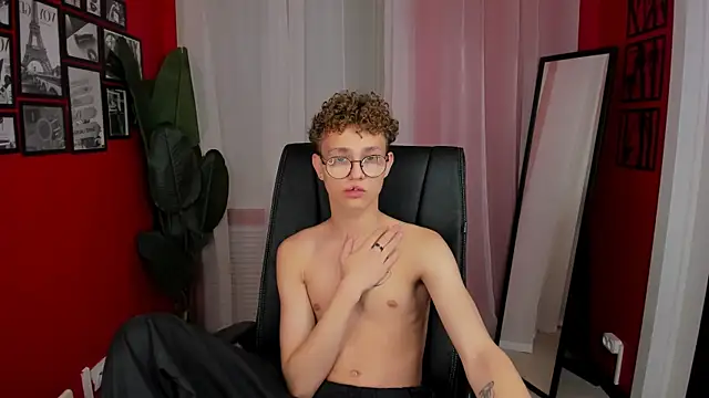 Snapshot of NathanCurl chatting on 10-15-25, 11:21 NathanCurl online show from 10-15-25, 11:21