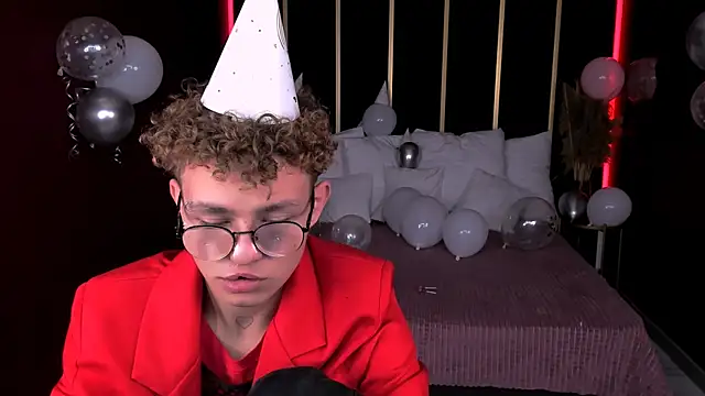 Snapshot of NathanCurl chatting on 10-21-25, 07:31 NathanCurl online show from 10-21-25, 07:31