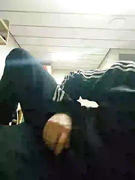 Snapshot of Alecumload chatting on 09-23-25, 03:42 Alecumload online show from 09-23-25, 03:42