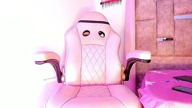 Mia royal online show from 10-24-25, 08:27