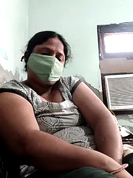 Snapshot of Mmm143 chatting on 10-05-25, 05:28 Mmm143 online show from 10-05-25, 05:28