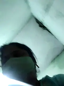 Snapshot of Mmm143 chatting on 10-05-25, 07:01 Mmm143 online show from 10-05-25, 07:01